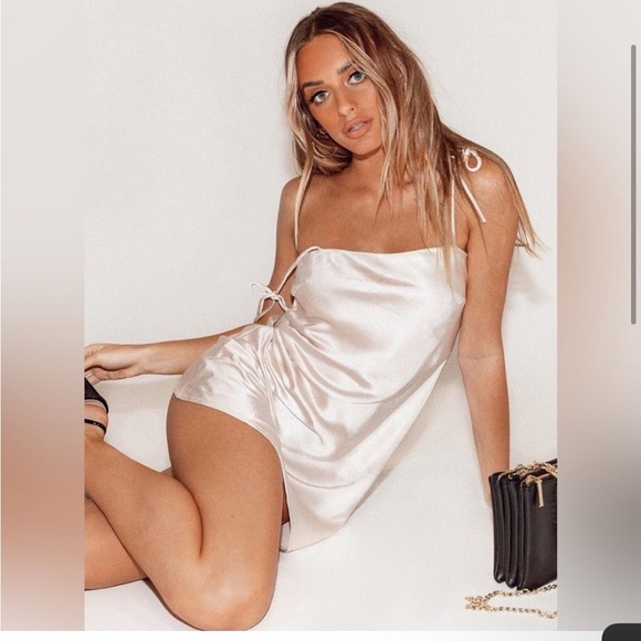 Princess Polly The silky slip dress champagne size 2 - Picture 5 of 10